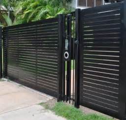 black iron fence | Modern fence design, Fence design, Modern fence