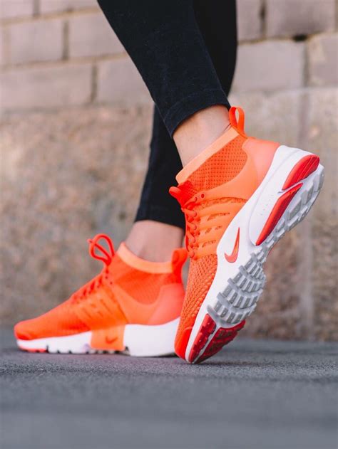 Nike Air Presto Flyknit: Orange | Zapatos hombre moda, Zapatillas nike ...