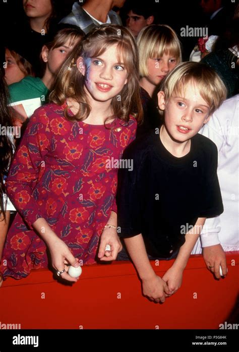 LOS ANGELES, CA - NOVEMBER 3: (L-R) Actress Anna Chlumsky and actor ...