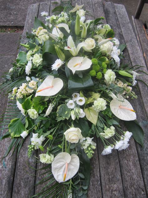 4ft coffin spray. … | Funeral flowers, Funeral flower arrangements ...