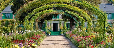 Giverny & Monet's Garden Tour in family (Private) - Meet the Locals