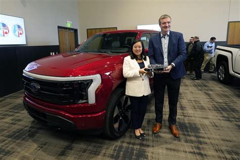 Electric vehicles win truck, utility of the year awards - Vancouver Is ...