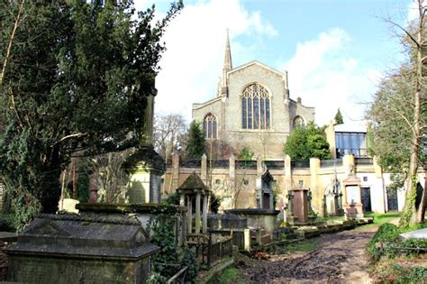 Visiting Highgate Cemetery, London