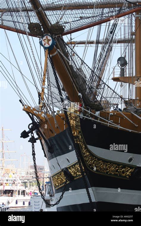 bow of ancient sailing ship at sail 2005 Amsterdam Stock Photo - Alamy