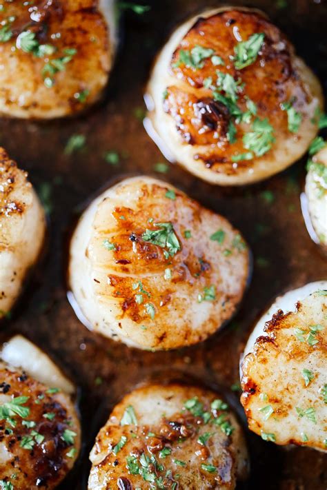 Garlic Butter Scallops - Healthy, Delicious and Ready in 6 Minutes!