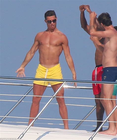 Shirtless Cristiano Ronaldo shows off his cheesy dance moves on St ...