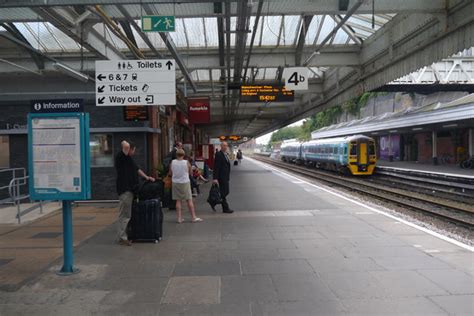 Platform 4b, Shrewsbury railway station © Phil Champion cc-by-sa/2.0 ...