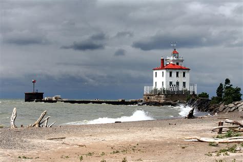 Fairport Harbor Beach Photograph by Richard Gregurich