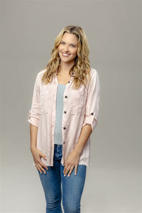 Jill Wagner as Alex Anderson on Pearl in Paradise | Hallmark Channel