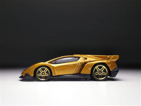 Descubrir 108+ imagen hot wheels lamborghini sesto elemento dorado ...