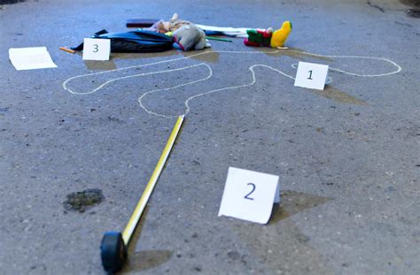 How do I Become a Forensic Photographer? (with pictures)