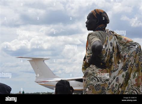 Malakal, South Sudan. 1st May, 2014. People trying to leave Malakal, a ...