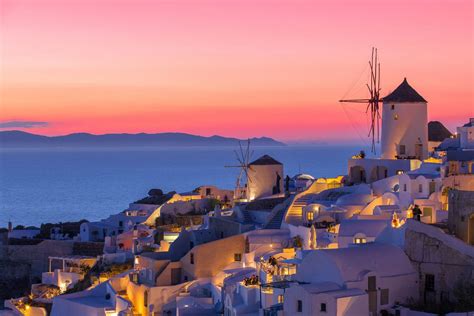 13 Striking Santorini Sunsets: Best Places to See the Sun Go Down (2021)