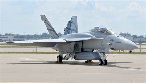 F-16 with Conformal Fuel Tanks Refueling [4080x2715] : r/MilitaryPorn