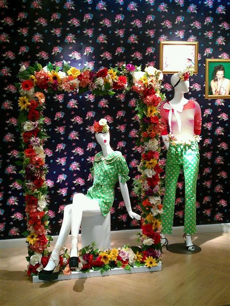 Use mannequins displays inside the store to increase the imagen and ...