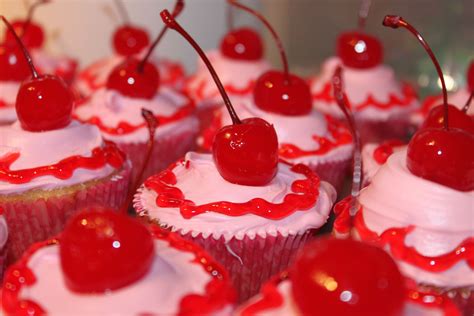 Pinkalicious cupcakes