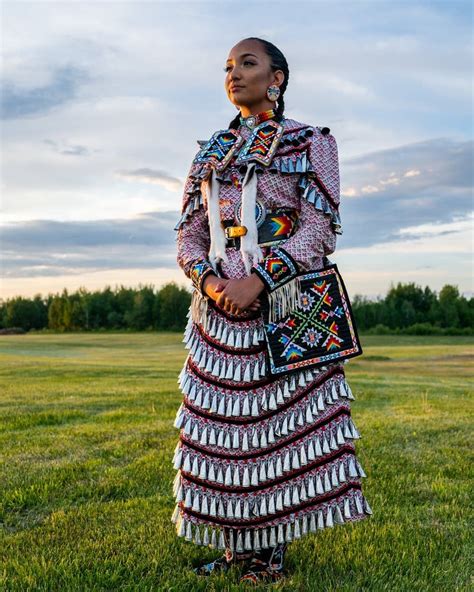 Exhibit celebrates the jingle dress tradition | Native american dress ...