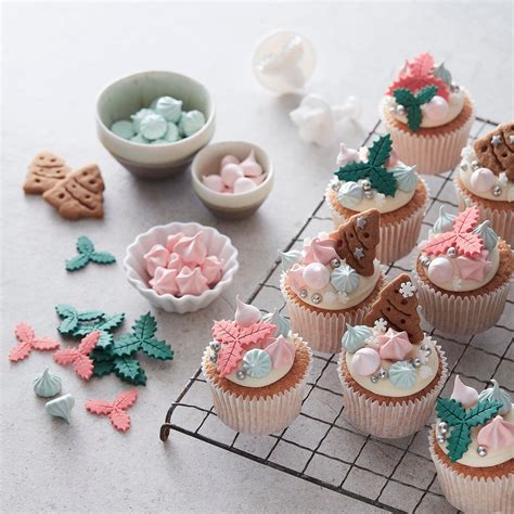 How to Make Decorated Christmas Cupcakes | Hobbycraft