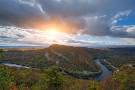 Visit the beautiful Poconos Mountains with our Poconos cabin rentals ...