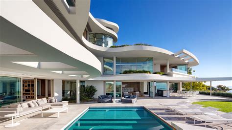 This Cape Town luxury house makes use of inventive design flourishes ...