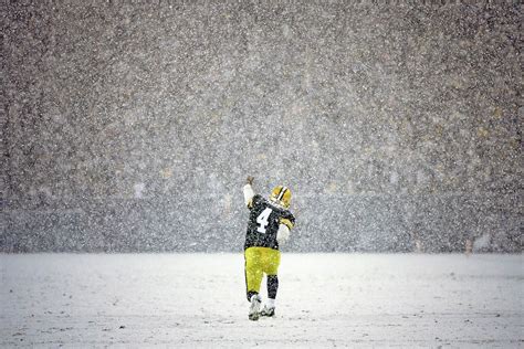 Pin by Garry S on BRETT FAVRE #4 | Green bay packers game, Green bay ...