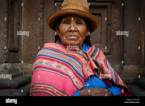 Portrait of Peruvian woman with traditional outfit and bowler hat ...