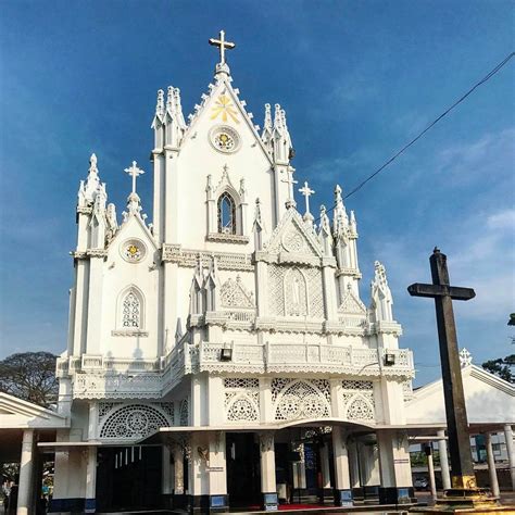 11 Famous Churches in Kerala for Religious Tour to Experience Calmness