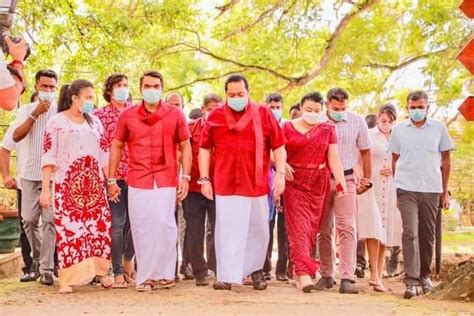 Prime Minister Mahinda Rajapaksa and family cast their vote - The ...