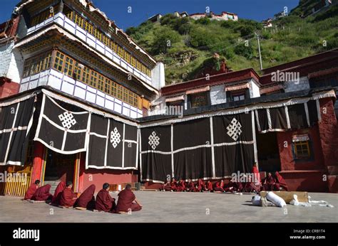 Sky burial tibet hi-res stock photography and images - Alamy