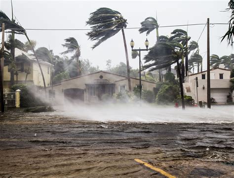 10 Worst Hurricanes in US History - WorldAtlas