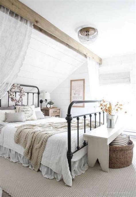 35+ Cozy Farmhouse Master Bedroom Decorating Ideas - Page 9 of 39