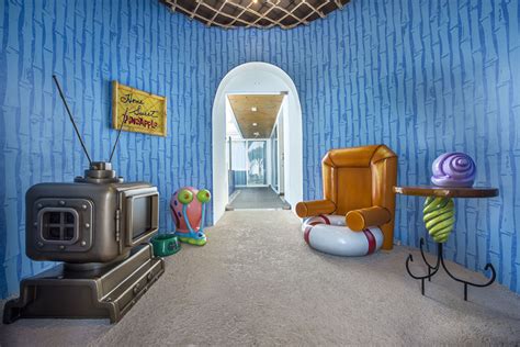 Spongebob Fans Can Now Sleep In A Real-Life Pineapple Hotel, Just Not ...