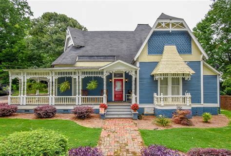 The Pros and Cons of Buying an Old House