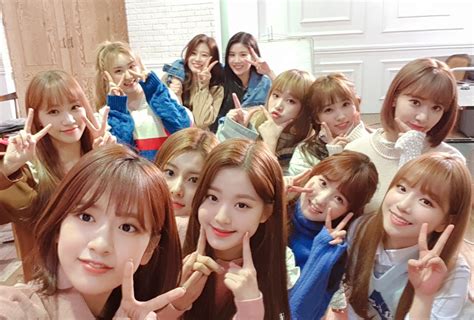 #izone Kpop Girl Groups, Korean Girl Groups, Kpop Girls, Yuri, Sakura ...