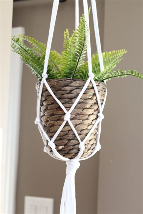 5 Minute Macrame Plant Hanger DIY Tutorial | Feeling Nifty