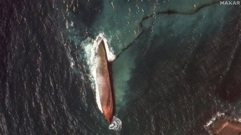 Oil spill spreads across Caribbean from Tobago to Bonaire - BBC News