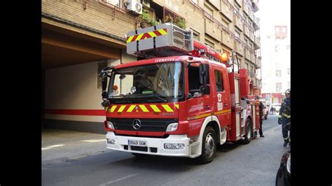 Camión De Bomberos En Acción Por El Centro De Sevilla [HD 1080P] - YouTube