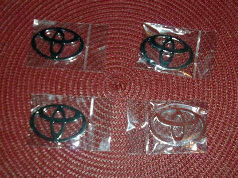 Sell TOYOTA WHEEL COVER EMBLEM SET in Apex, North Carolina, US, for US ...