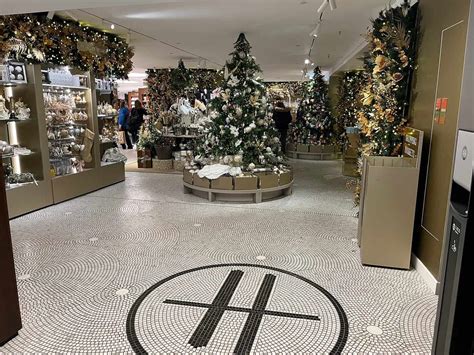 Harrods Christmas Shop and Decorations 2024 (Peak Inside)