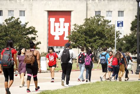 University of Houston asked students to wear neon vests after police ...