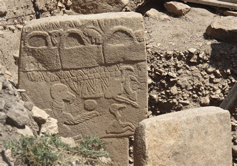 Vulture Stone, Göbekli Tepe (Illustration) - World History Encyclopedia