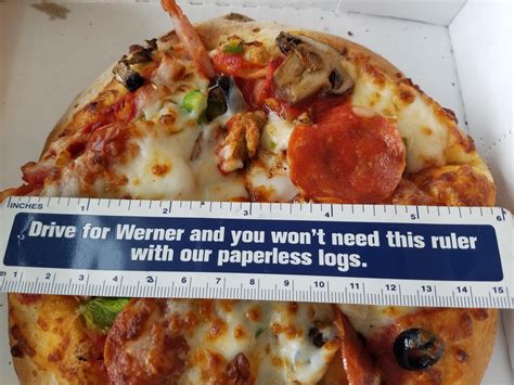 The size of this "8-inch" personal pizza from Papa John's : r ...