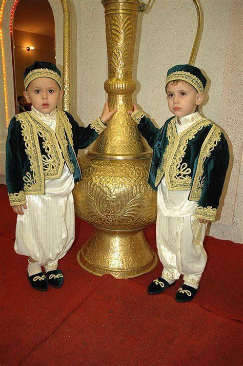 Traditional Clothes of Algeria | Tenue traditionnelle, Tenue ...