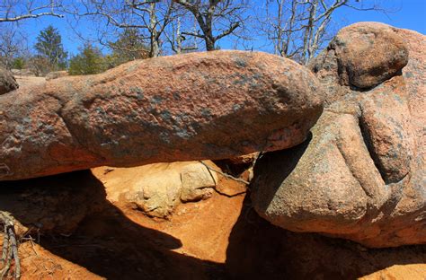 A balanced rock at Elephant Rocks State Park image - Free stock photo ...