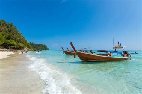 Scuba Diving in Bus Stop, Neil Island, Andaman & Nicobar Islands