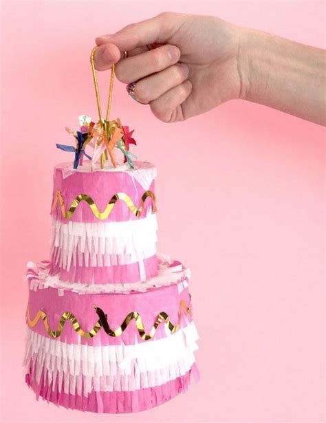 Piñatas : Mini Birthday Cake Pinata