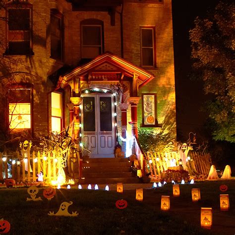 SPOOKY OUTDOOR DECORATIONS FOR THE HALLOWEEN NIGHT.... - Godfather Style