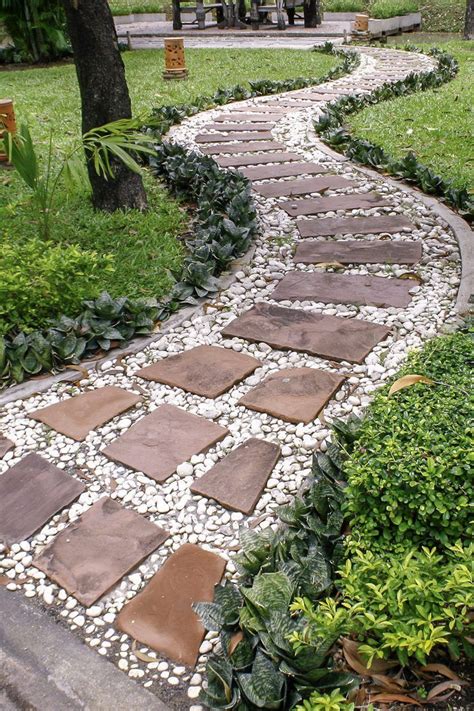 These garden path ideas are awesome! I found some great inspiration for ...