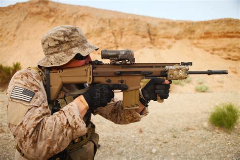 FN SCAR - Wikipedia, the free encyclopedia | Fn scar, Us navy seals ...