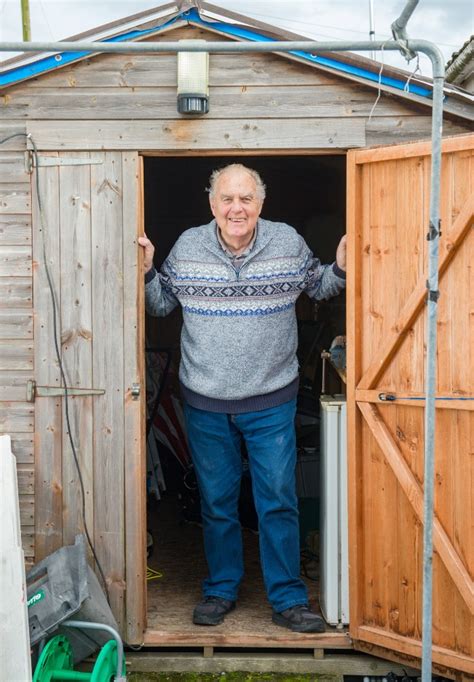 Mouse Is Caught On Camera Cleaning Up A Man’s Shed At Night